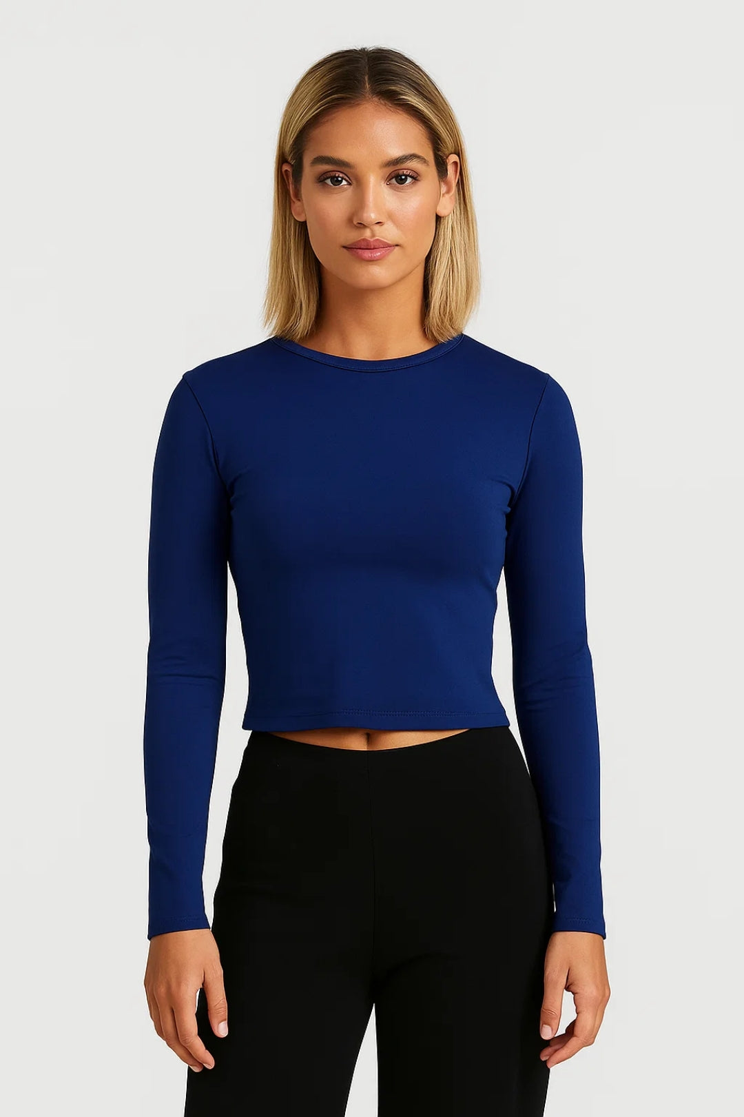 Maglia corta a maniche lunghe con scollo girocollo