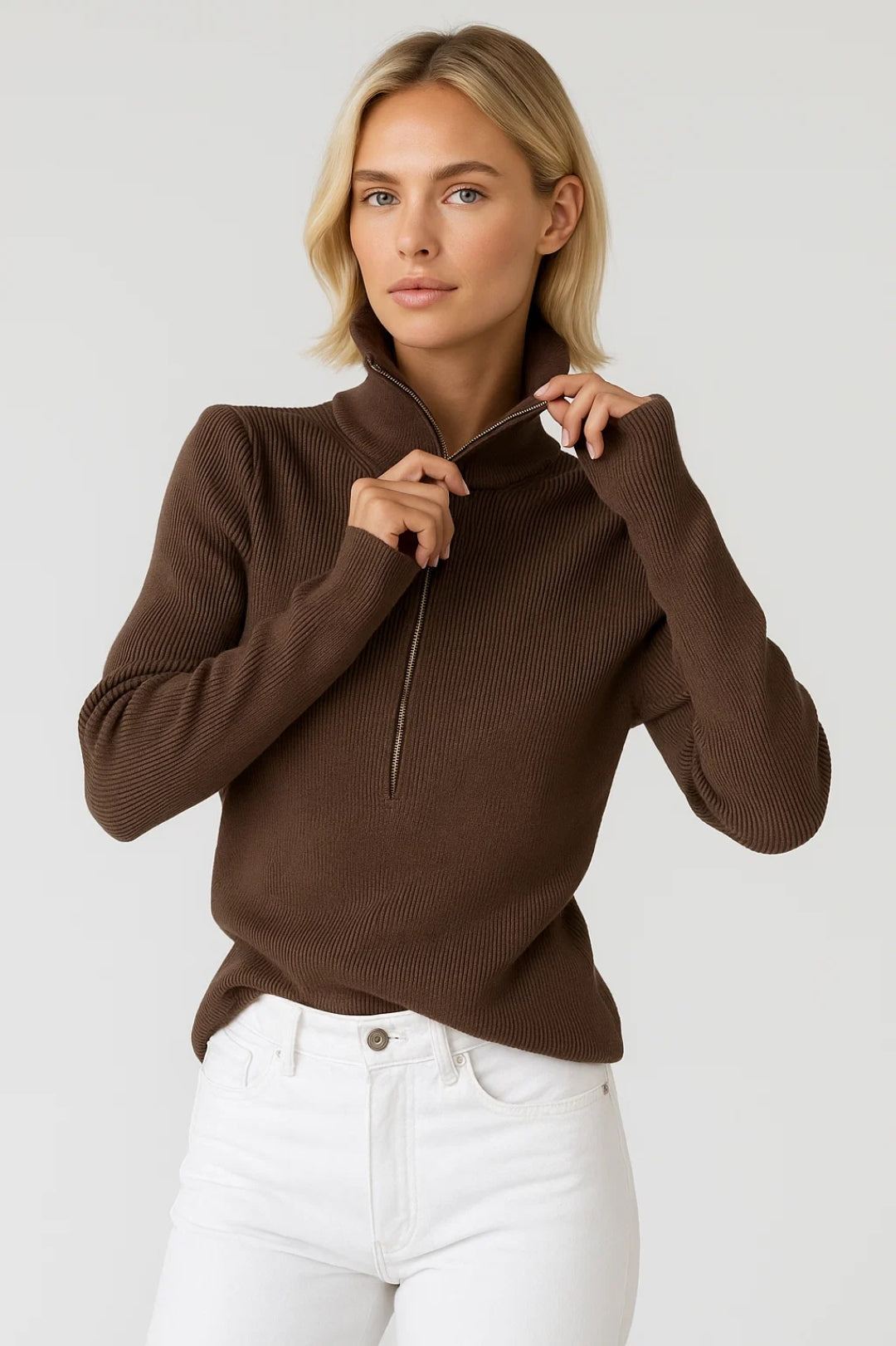 Maglione a costine con zip corta