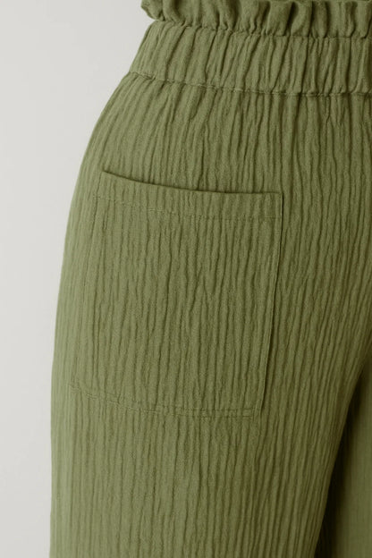 Pantaloni ampi in tessuto goffrato | Vita alta elasticizzata | Design leggero e arioso