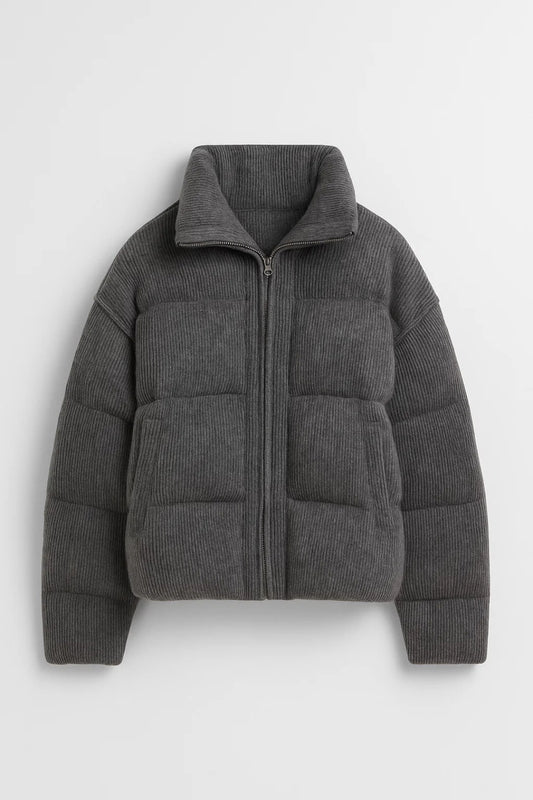 Piumino corto imbottito con collo alto