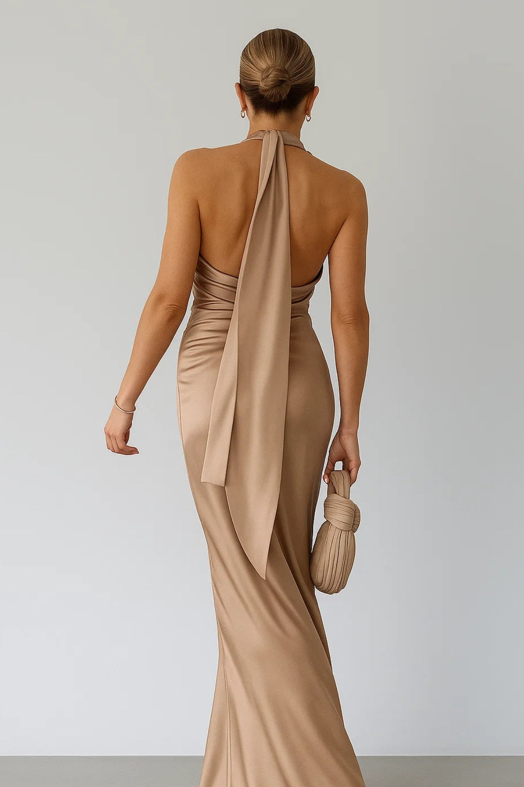 Robe Satinée Longue | Élégance & Fluidité | Col Haut Sophistiqué