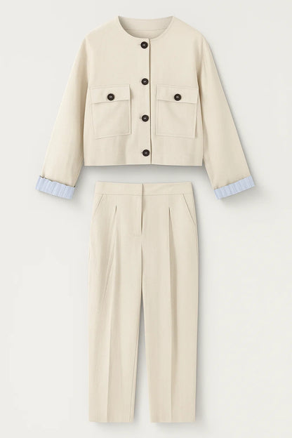 Set con giacca corta e pantaloni a pinces | Stile elegante e moderno