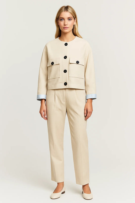 Set con giacca corta e pantaloni a pinces | Stile elegante e moderno