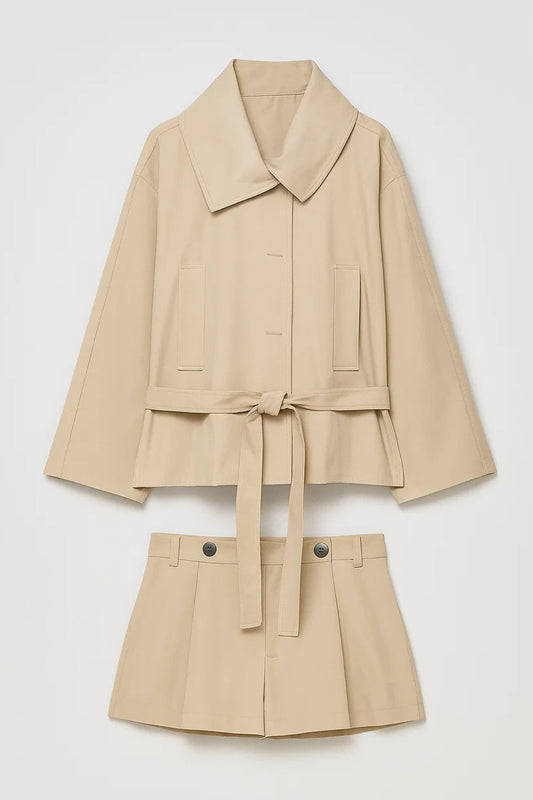 Set elegante con giacca cintura e pantaloncini coordinati | Stile minimal e raffinato