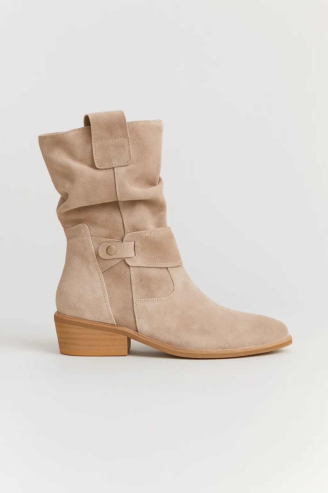 Stivaletti con tacco basso e gambale morbido