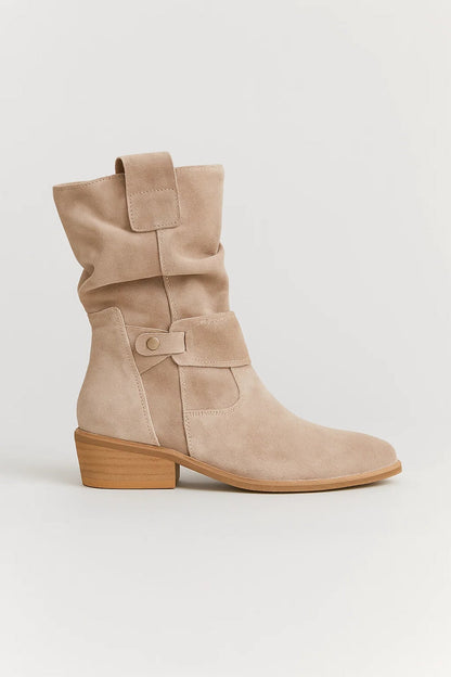 Stivaletti con tacco basso e gambale morbido