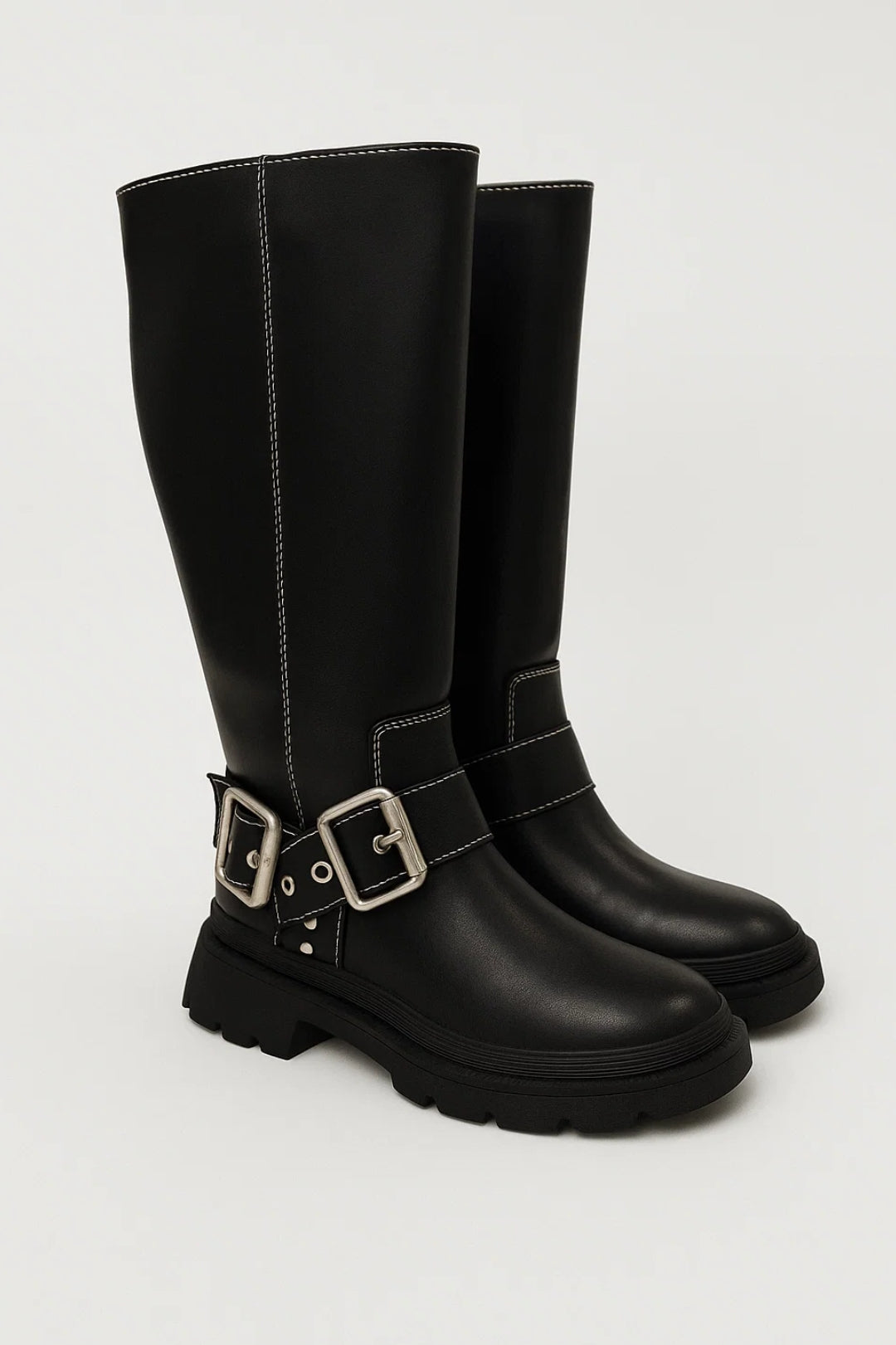 Stivali al ginocchio con fibbia decorativa e suola spessa