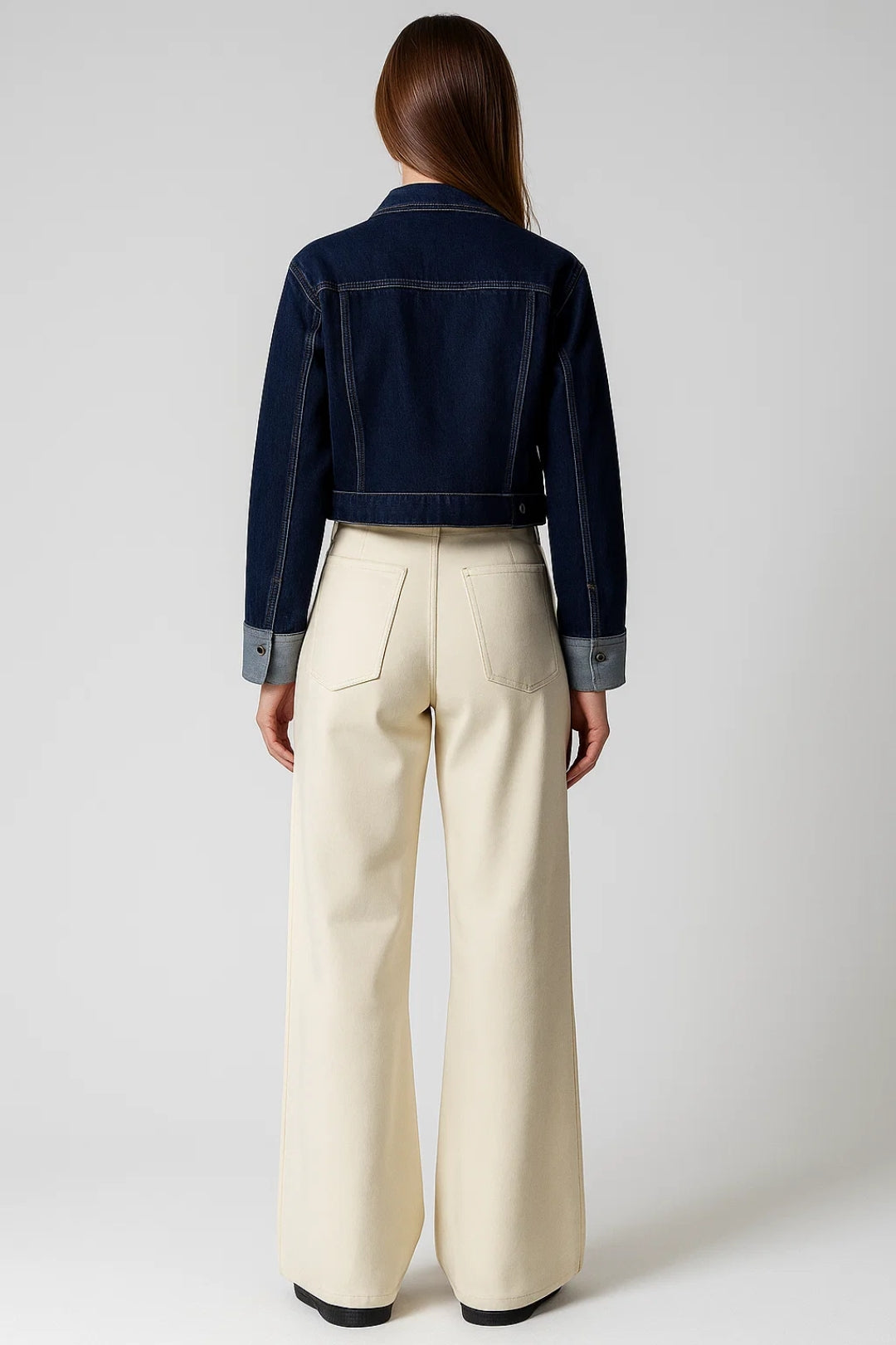 Giacca corta in denim scuro | Stile casual con bottoni a contrasto