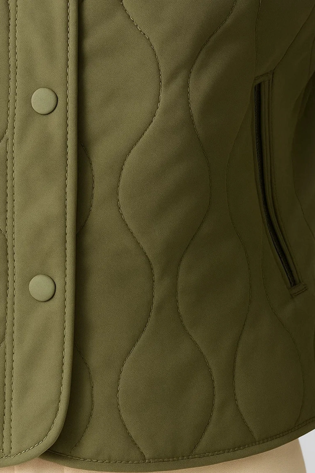 Giacca trapuntata corta verde oliva | Design minimal