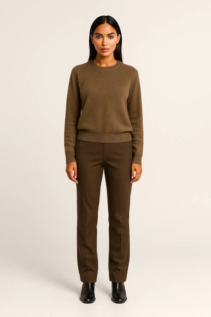 Maglione minimal con girocollo e finiture a costine
