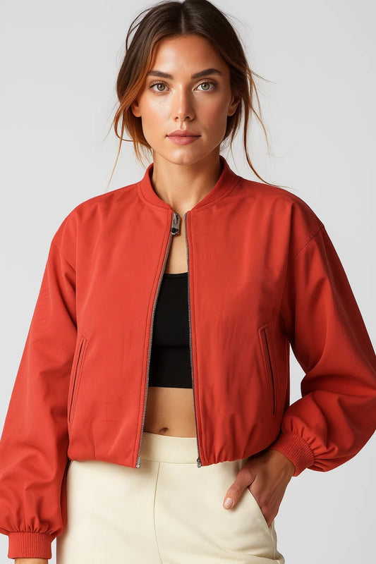 Giacca corta stile bomber con zip | Pratica e moderna per tutti i giorni
