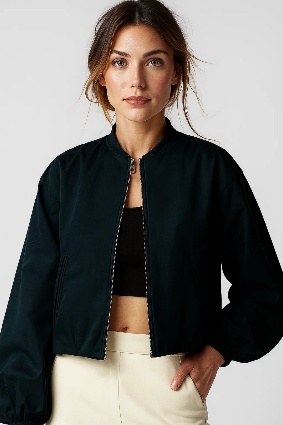 Giacca corta stile bomber con zip | Pratica e moderna per tutti i giorni