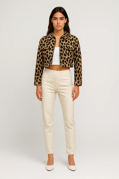 Giacca corta animalier con zip frontale e tasche applicate