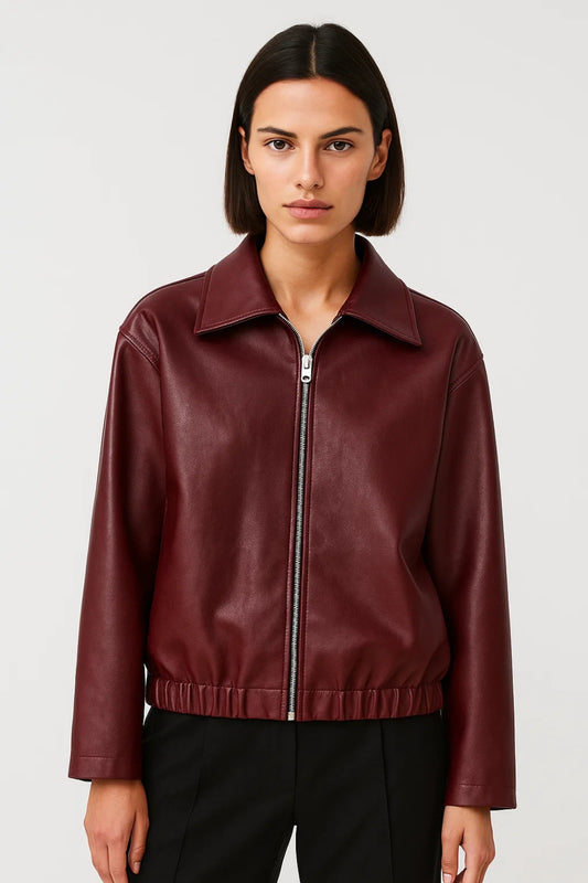 Giacca corta in ecopelle bordeaux | Colletto classico | Look elegante e moderno
