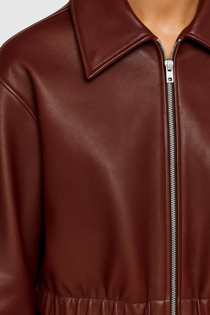 Giacca corta in ecopelle bordeaux | Colletto classico | Look elegante e moderno