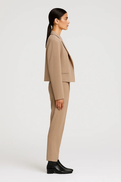 Blazer Corto a Righe | Elegante e Strutturato | Look Professionale