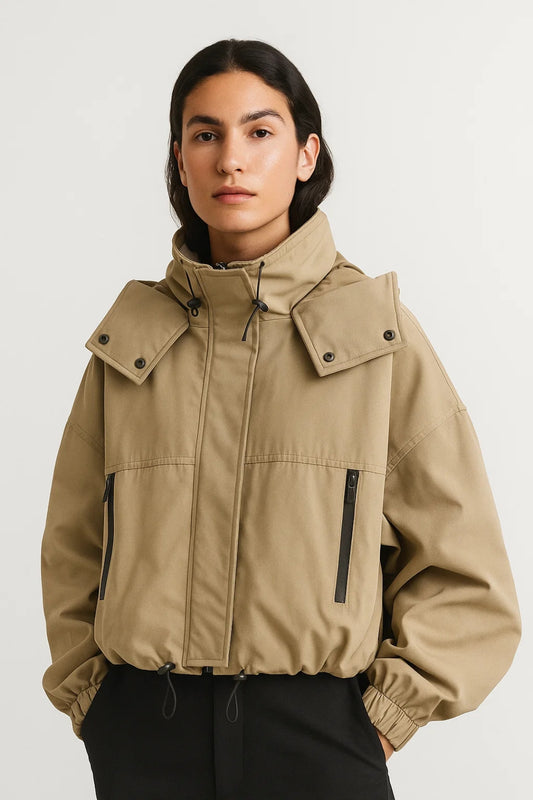 Giacca antivento beige con collo alto e coulisse regolabile