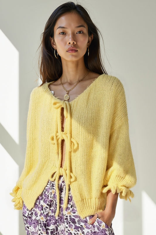 Cardigan corto in maglia soffice | Colore pastello | Laccetti decorativi